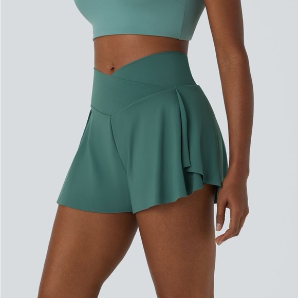 Halara high waisted crossover shorts - Picture 1 of 7